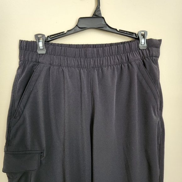 Athleta Black Cargo Jogger Pants Black  Elastic draw string Leg Cuffs Size S - Picture 3 of 9